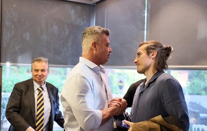 Fenerbahçe'de dev yemek organizasyonu! Sadettin Saran ve yöneticiler, A takımla bir arada